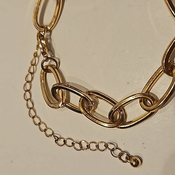 Goldtone Open Link and Lock 8" Bracelet w/ 3 1/2"Ext. - Picture 4 of 6